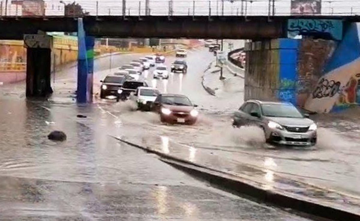 Fuertes lluvias provocan caos vial en la capital de San Luis Potosí