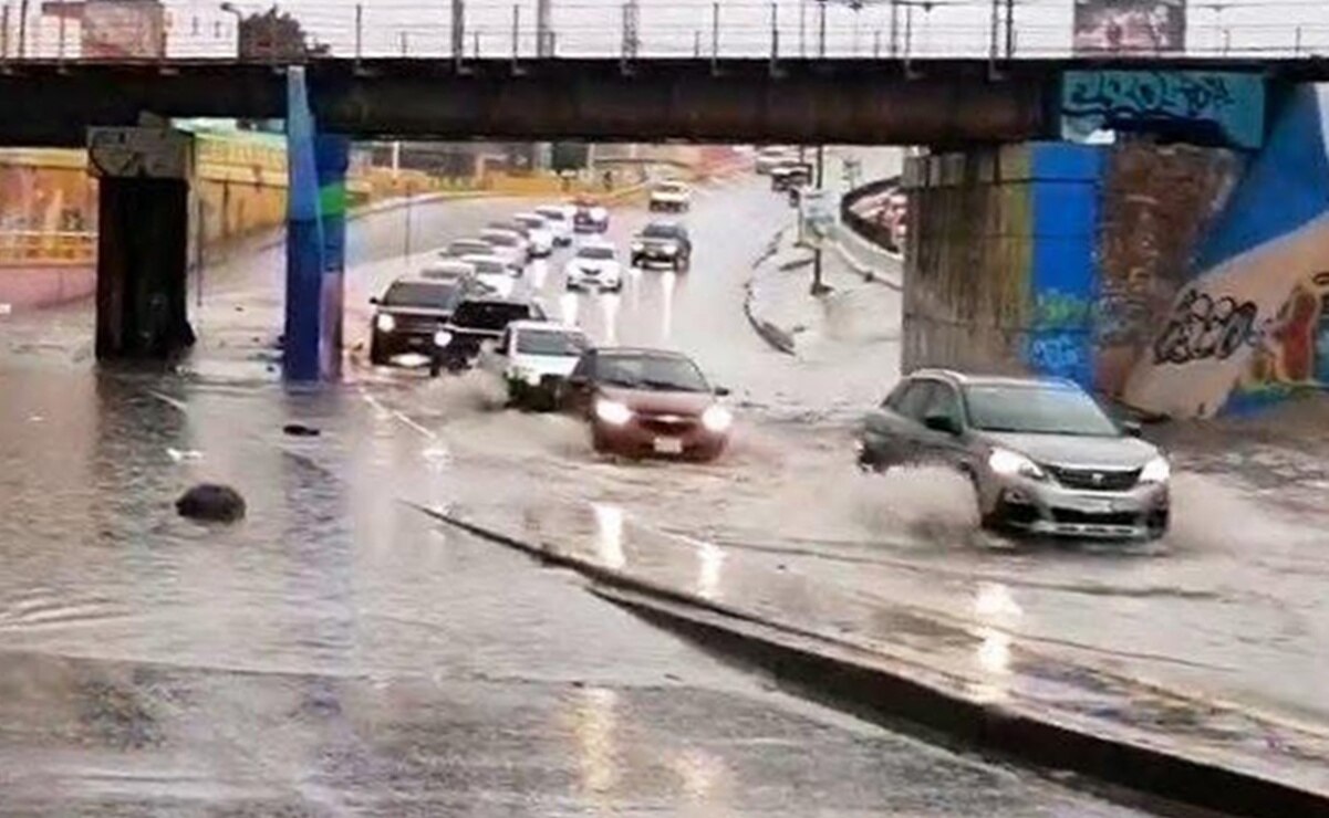 Fuertes lluvias provocan caos vial en la capital de San Luis Potosí