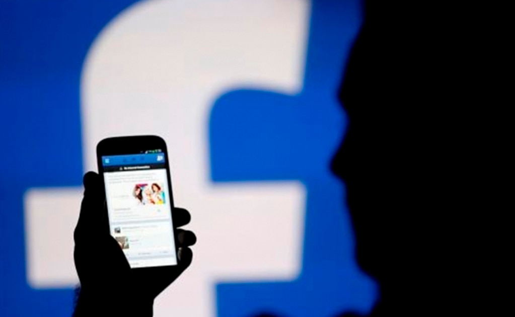 Facebook reconoce falla que permitió a niños chatear en grupos con extraños