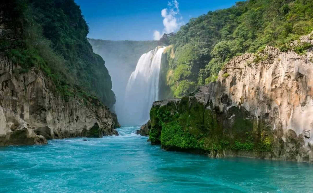 Caminos de terracería obstaculizan llegada a parajes naturales en Aquismón 