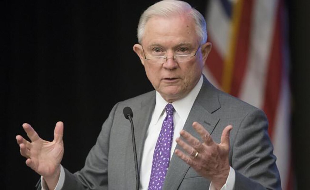 EU separará a familias de migrantes que crucen ilegalmente, asegura Sessions