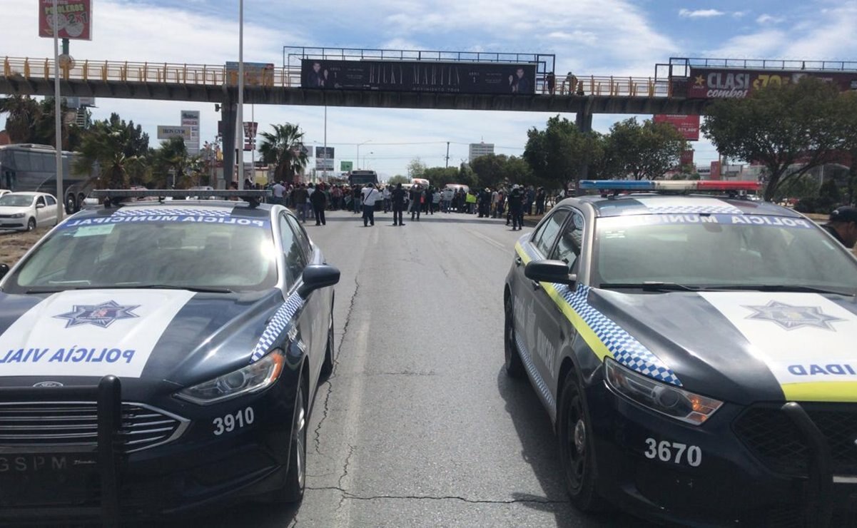 Manifestantes arriban a de Plaza de Armas en centro de San Luis Potosí