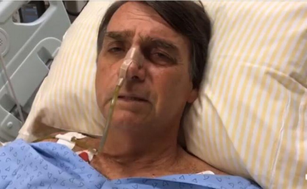  Candidato brasileño Bolsonaro ataca a partido de Lula desde cama en hospital