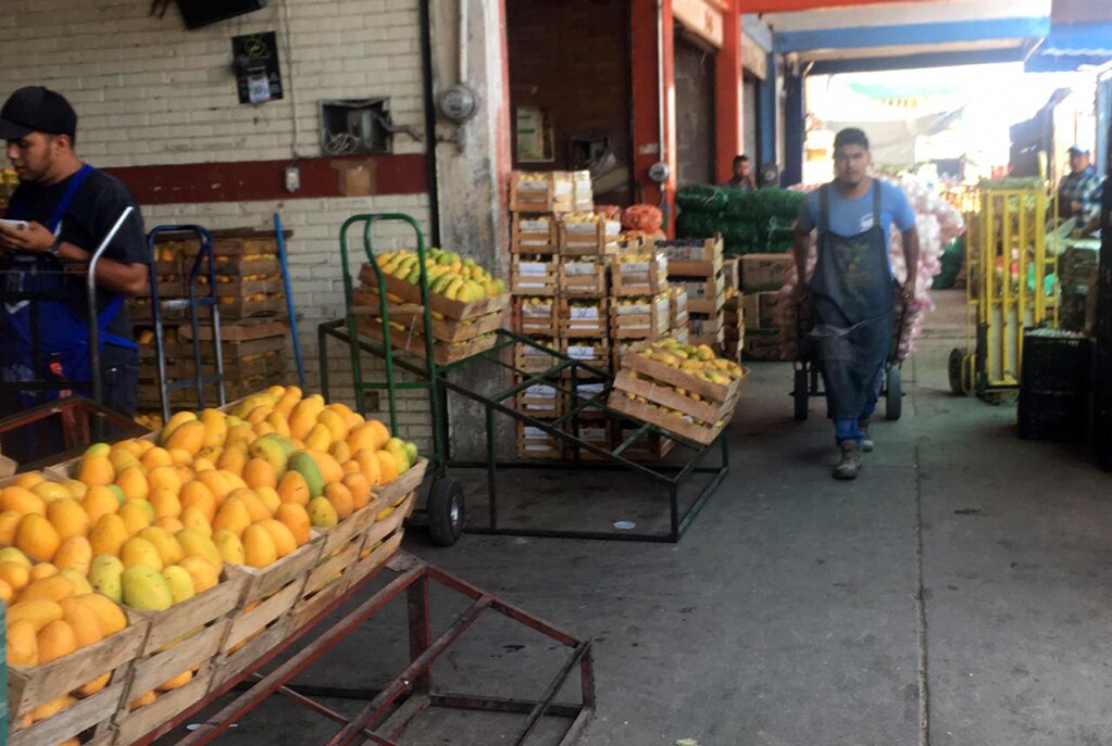 Por regreso a clases, sube el precio de las frutas