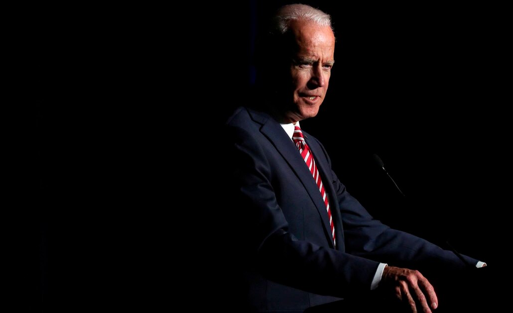 Otra mujer acusa al exvicepresidente Joe Biden por tocamientos