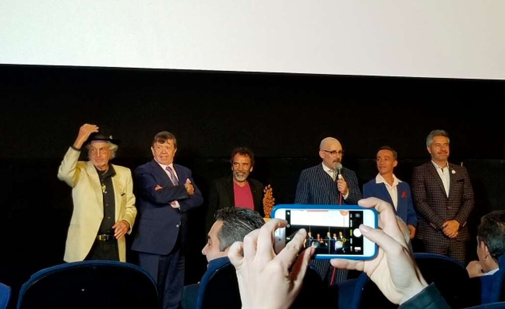 Premian a Damián Alcázar y Omar Chaparro en Los Ángeles