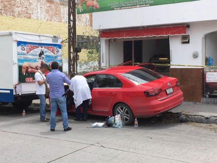 Persecución termina en choque, 2 detenidos 