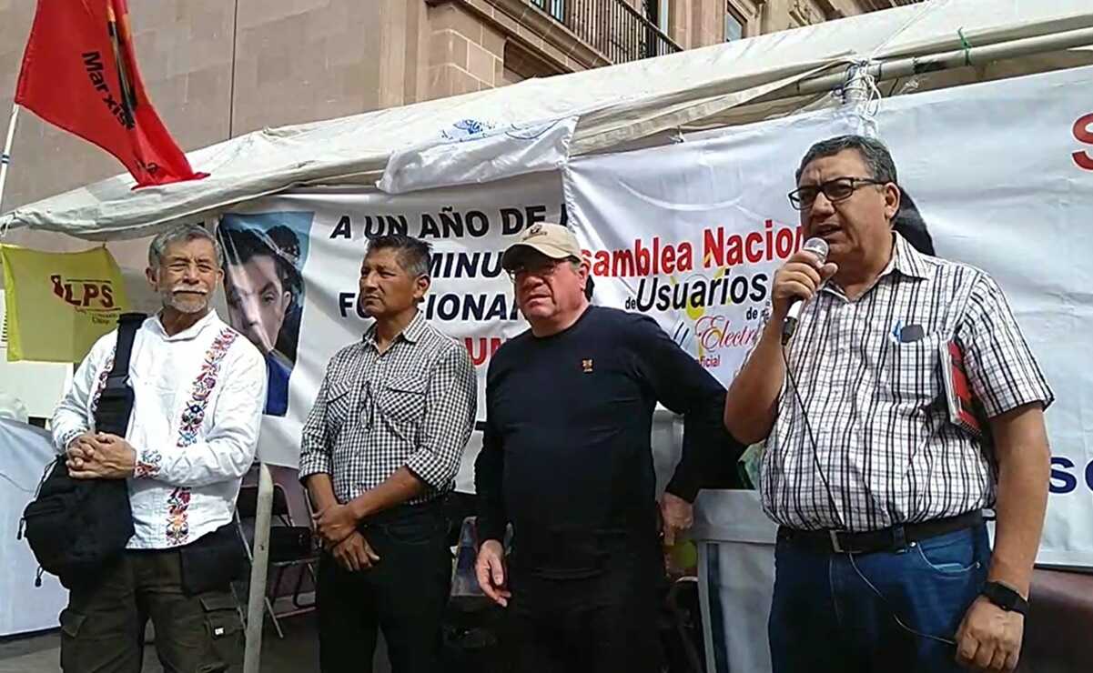 Plantón de burócratas en SLP podría levantarse en próximas horas, "si hay acuerdo con gobierno"