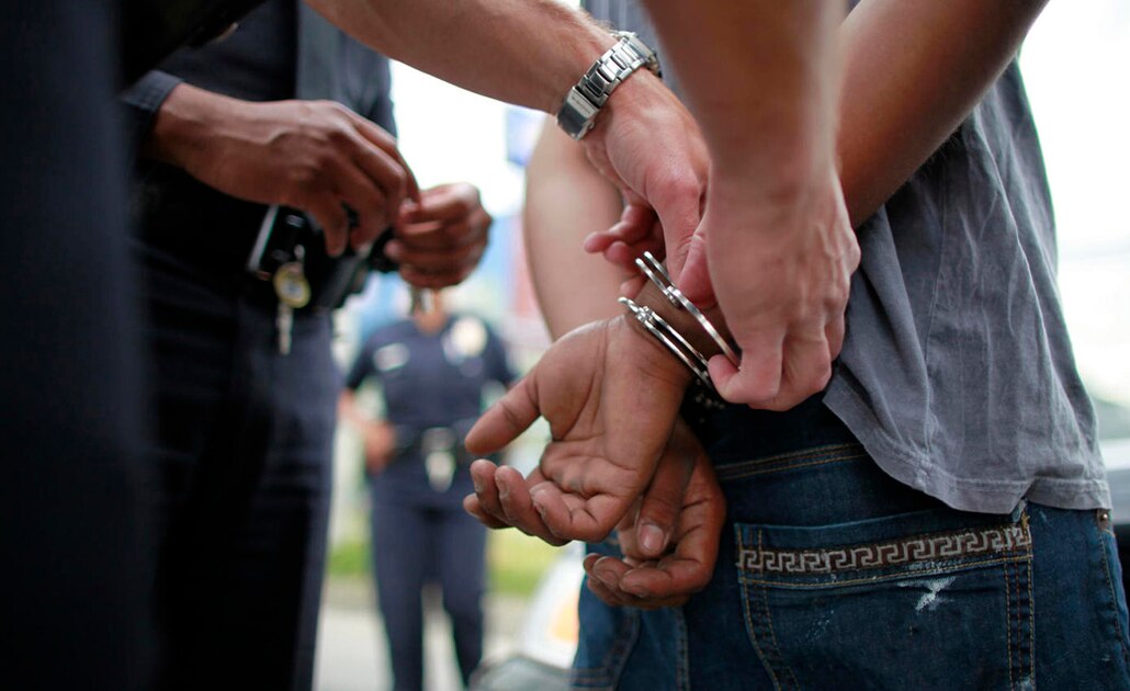 Detienen a sujetos por portar armas prohibidas