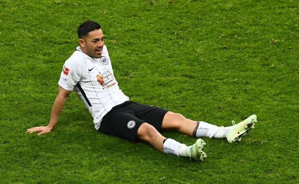 Le salen más "novias" a Marco Fabián