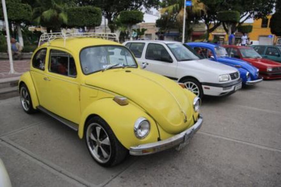 Festejan Día Mundial del Vocho en Soledad; reúnen 80 unidades en plaza principal