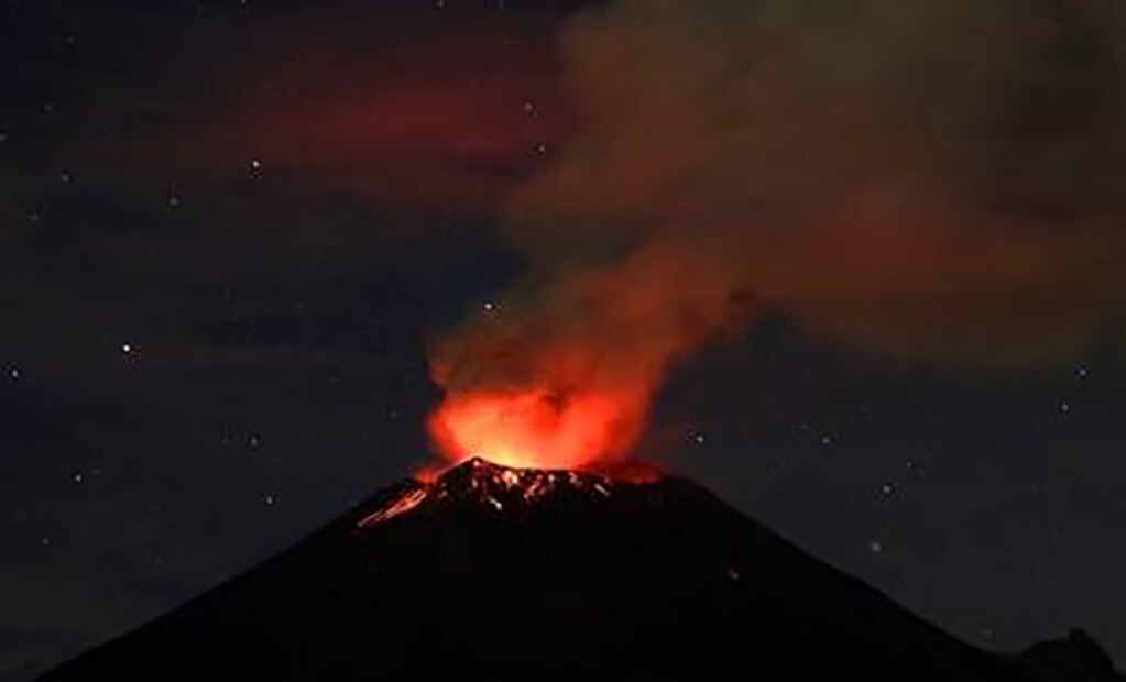 Se registra fuerte explosión en volcán Popocatépetl
