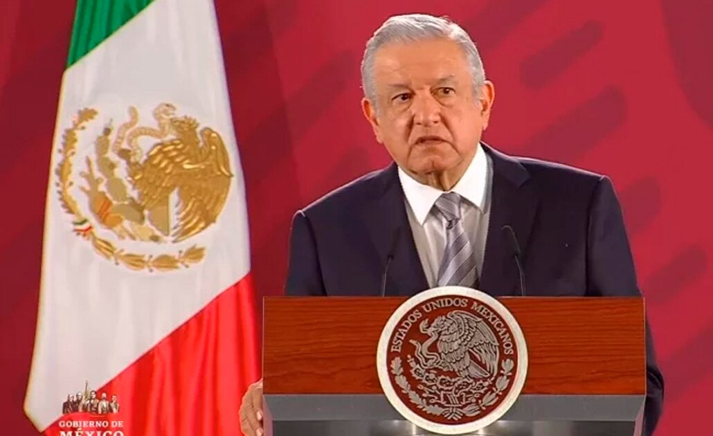 Presenta López Obrador iniciativa para dar pensiones y becas a pobres