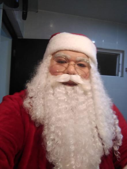 De luchador a Santa Claus, José Santos reparte sonrisas y alegría en Navidad