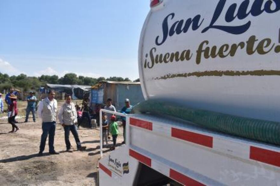 Ayuntamiento continúa con entrega de tinacos en comunidades de SLP 