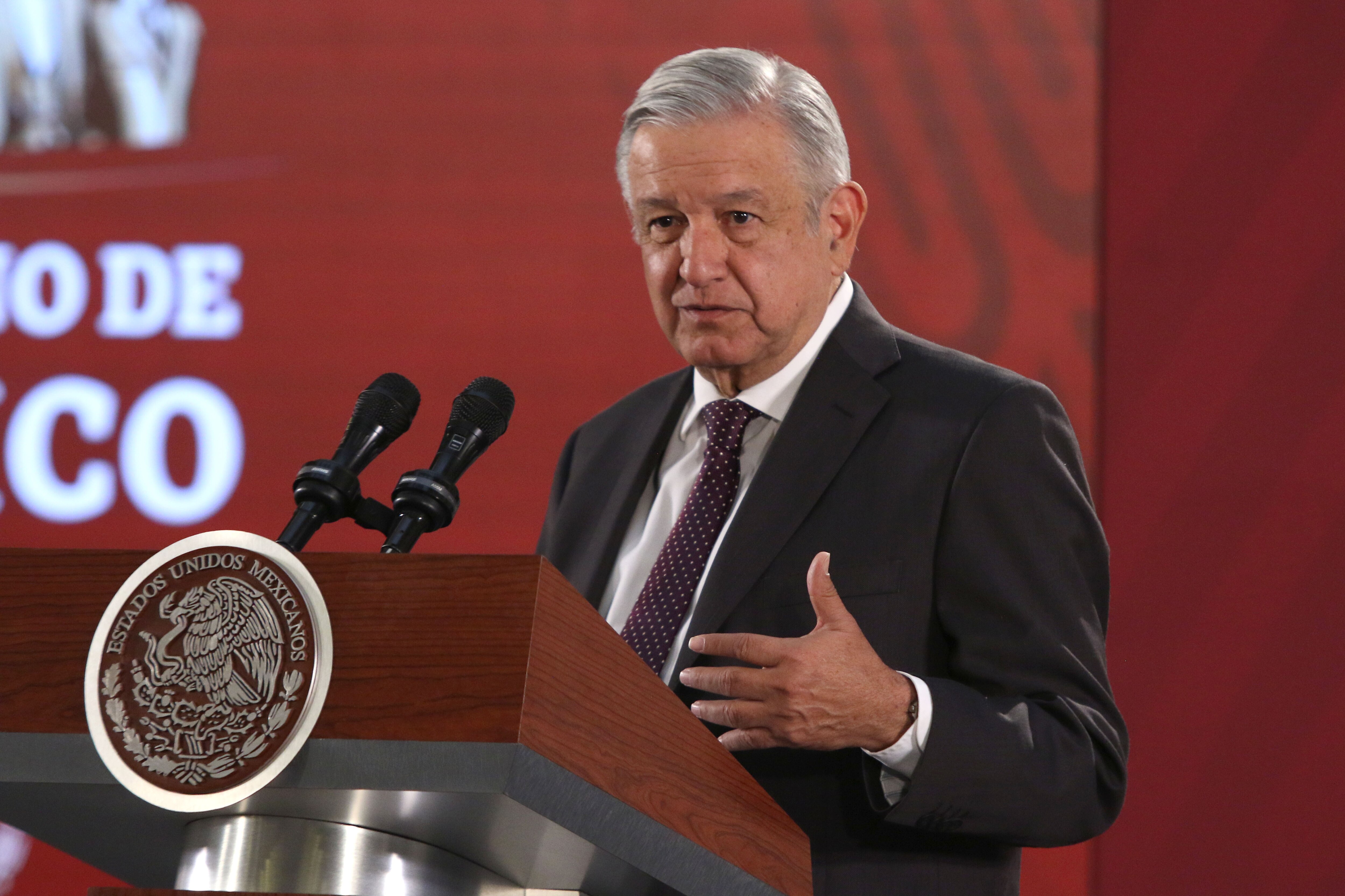 No hay información de que Romero Deschamps esté prófugo, asegura AMLO
