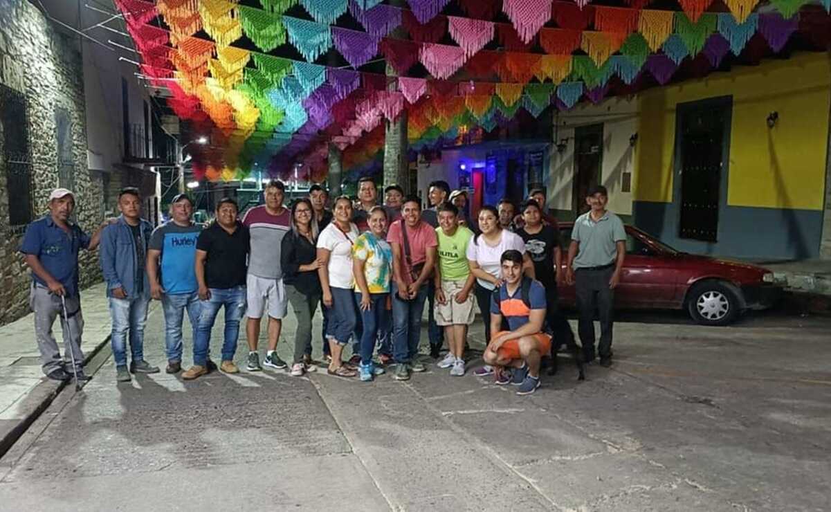 El cielo tejido. Artesanos adornan con bordados de colores el Pueblo Mágico de Xilitla