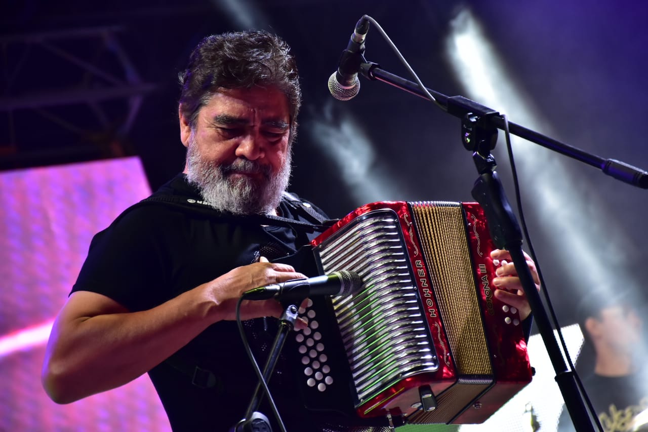 Celso Piña puso a bailar al Teatro del Pueblo de la FENAPO