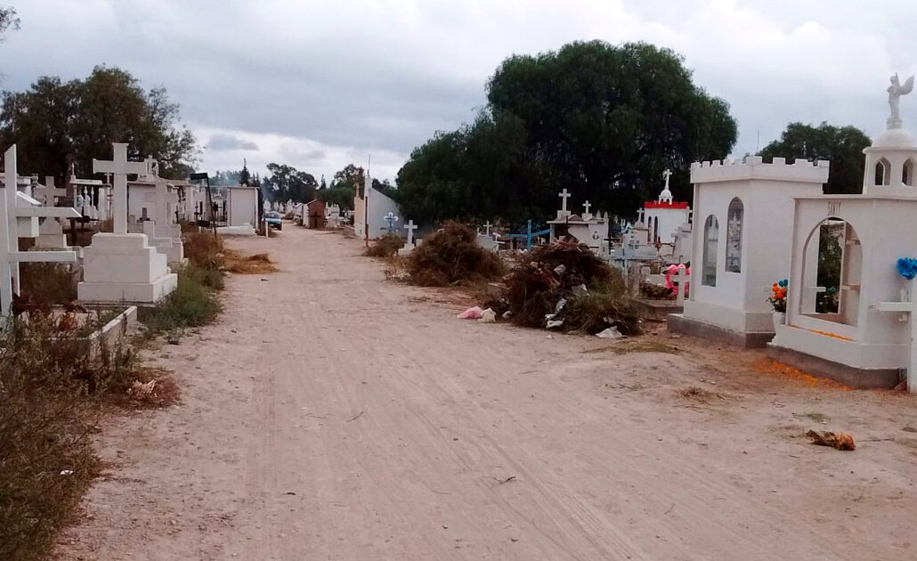 A dos días de festividades, panteones no están listos