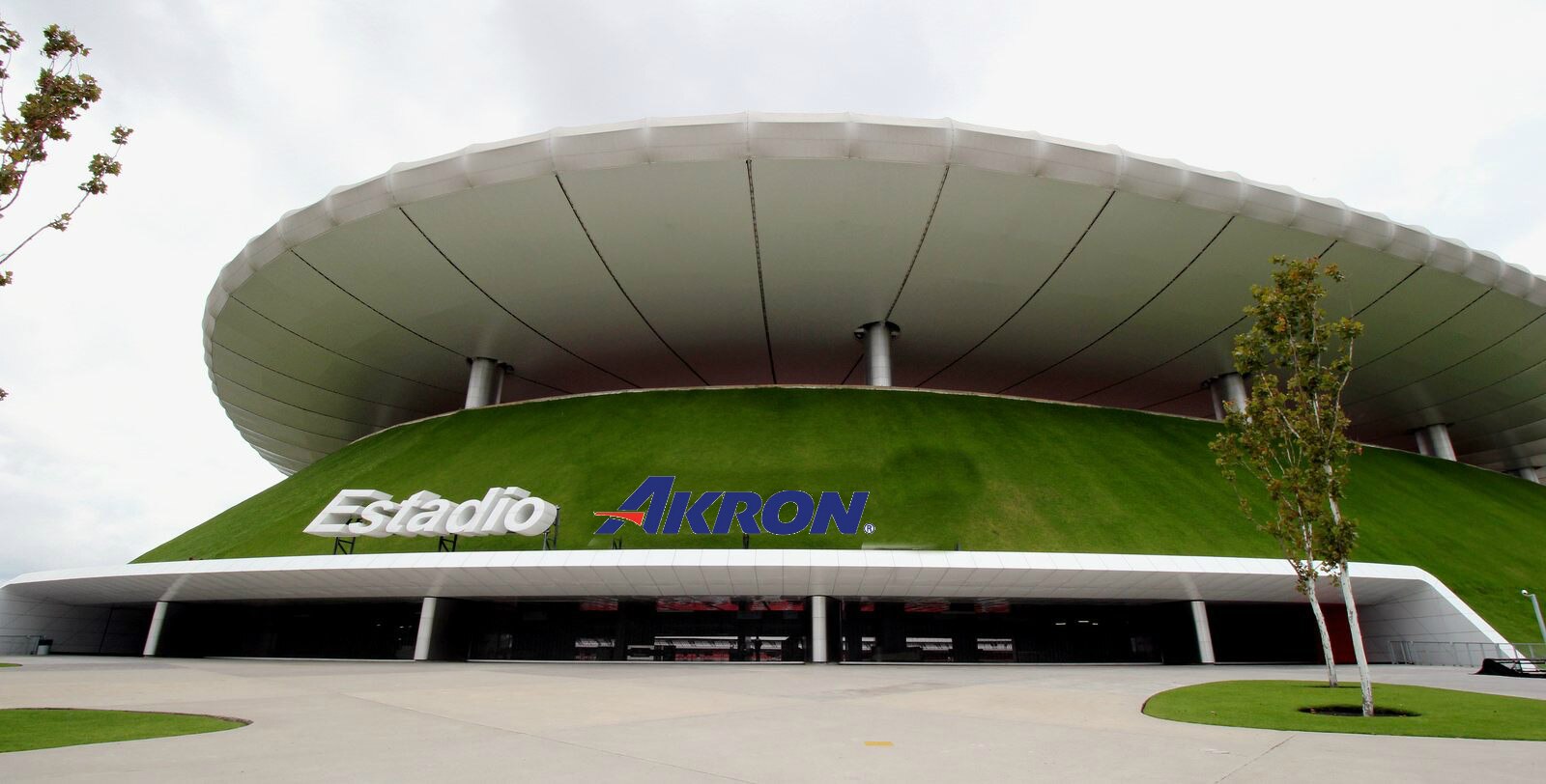 El estadio de las Chivas estrena nombre