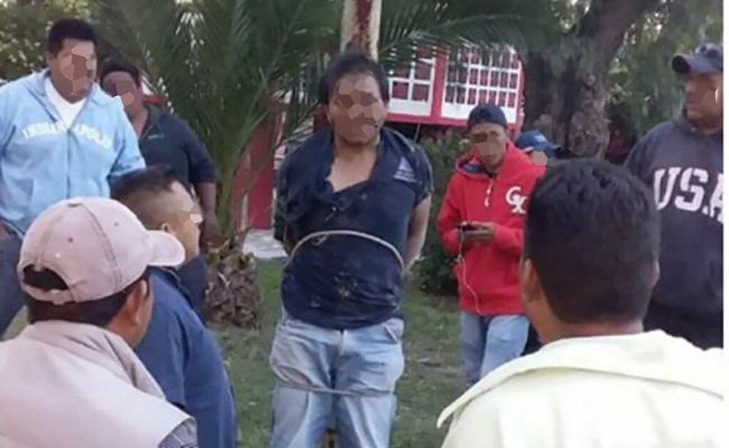Pobladores de Texcatepec, Chilcuautla, capturaron a un presunto delincuente a quien lo amarraron a un poste y le rociaron gasolina, para posteriormente prenderle fuego, derivado de ello el sujeto perdió la vida. Foto: Especial