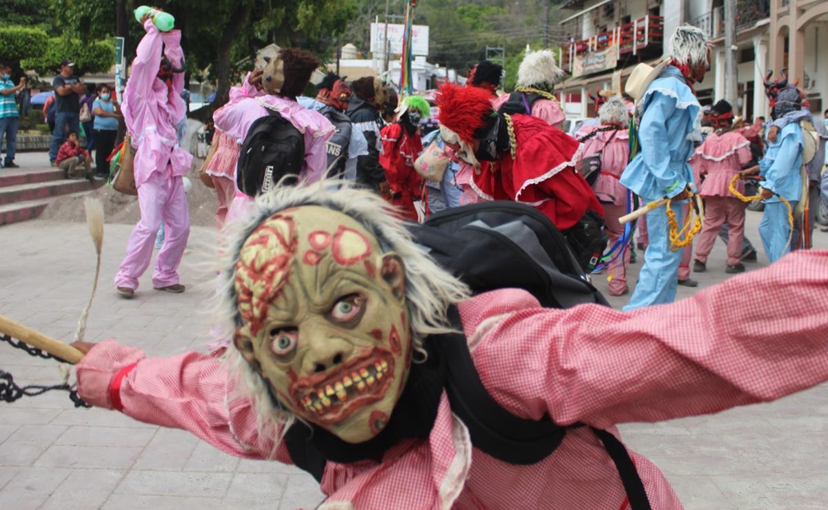 Indumentaria de “Los Diablos” de Aquismón es donada al Museo de la Máscara de SLP. Fotos: Especial