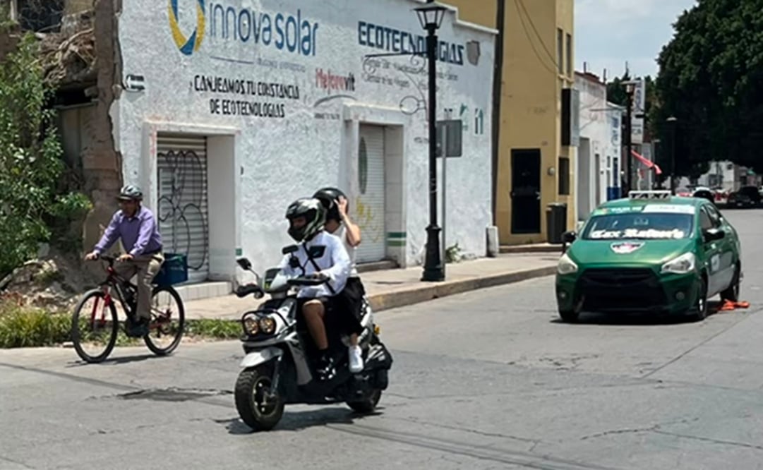 Motociclistas circulan en SLP sin conocimientos viales. Foto: Humberto Torres