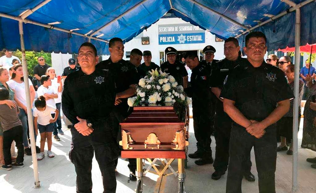 Rinden homenaje a policía estatal 