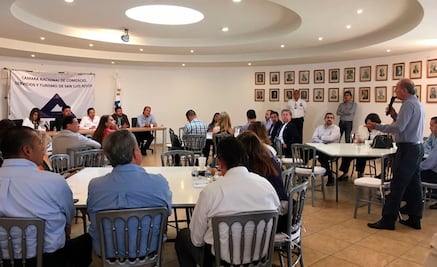 Comerciantes exponen problemáticas a Gallardo Juárez