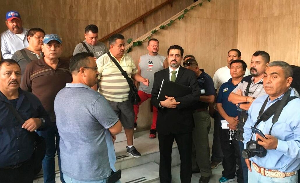 Jubilados toman instalaciones de la Dirección de Pensiones