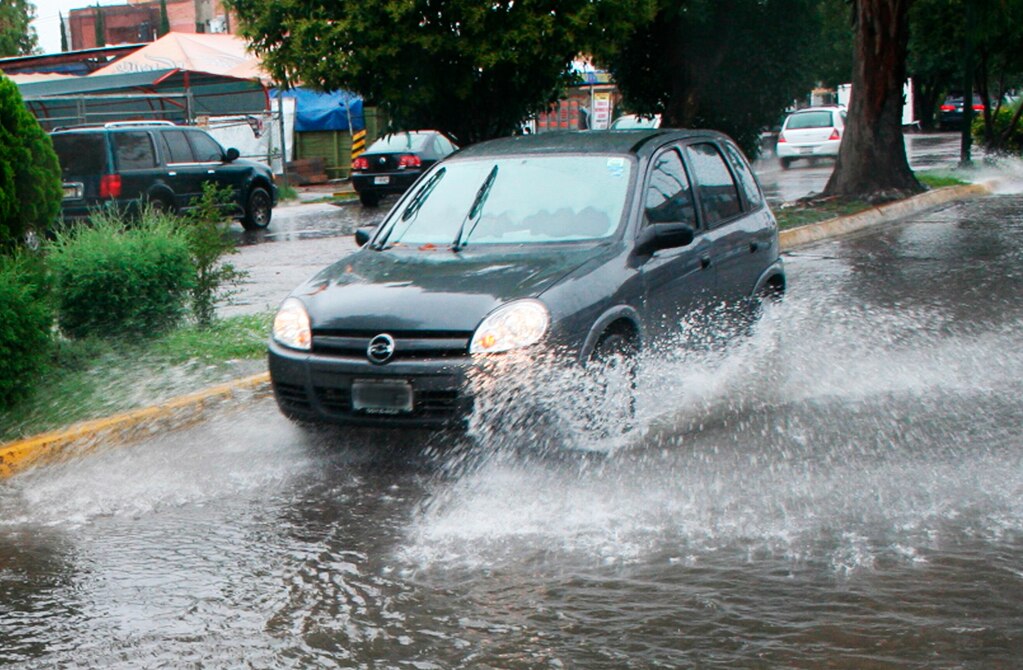 Lluvias causan estragos en la capital potosina