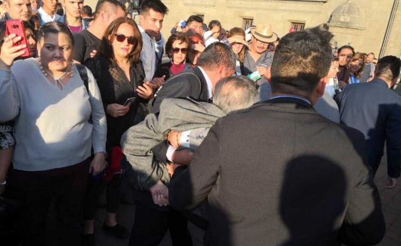 Se desvanece Porfirio Muñoz Ledo al llegar a Palacio Nacional