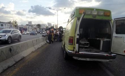 Choque volcadura en carretera Rioverde