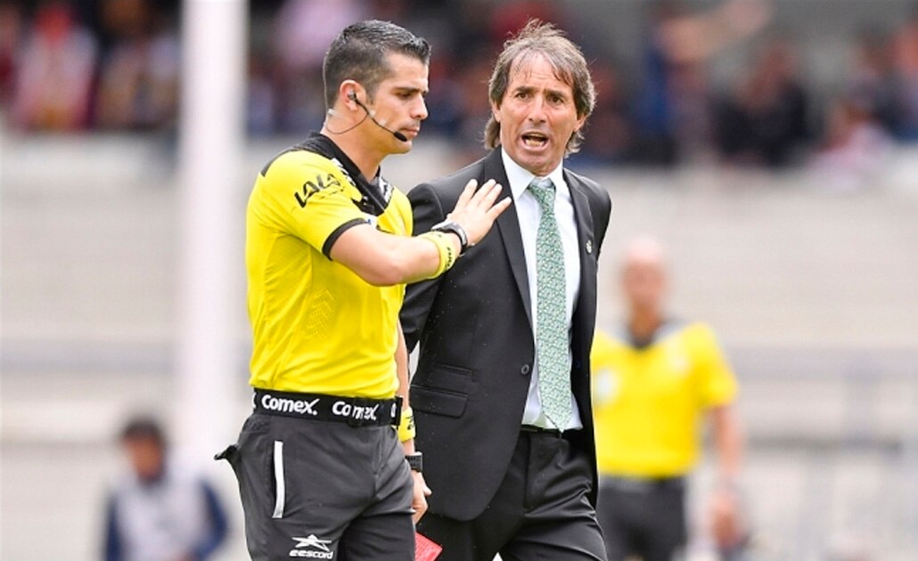 Santos revienta al VAR en redes sociales