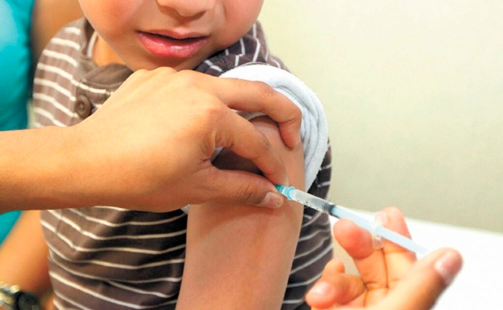 La Secretaría de Salud resaltó que los niños son el grupo poblacional que no contará con la primera dosis de la vacuna antisarampión en seis meses. Foto/Archivo El Universal