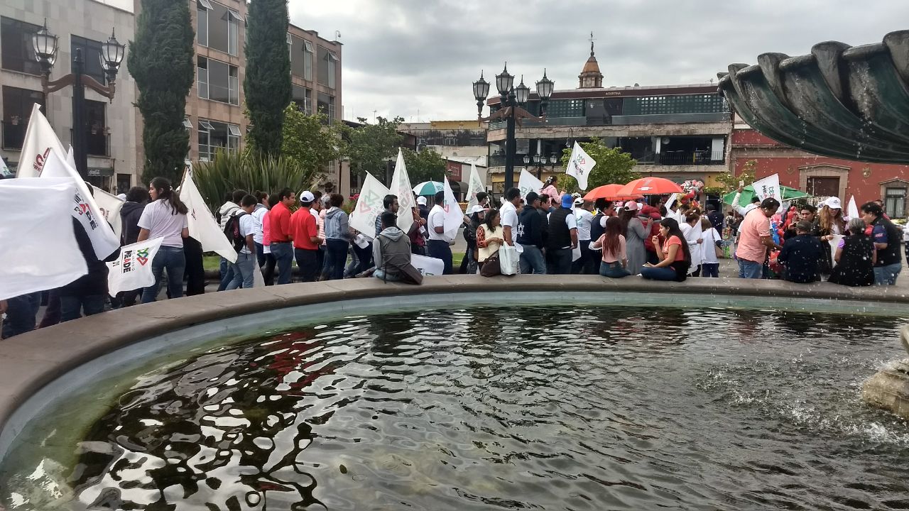 Apoyan jóvenes propuesta de Meade para no frenar desarrollo de México