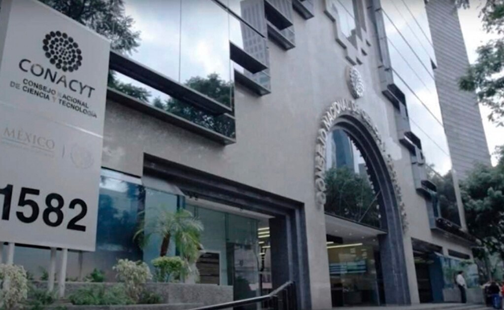 Conacyt desobedece a juez y no reinstala a Lazcano