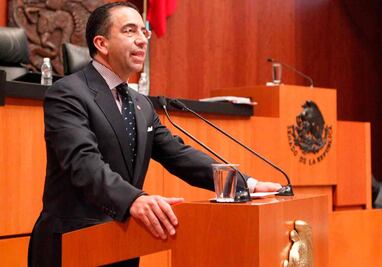 Lozano renuncia al PAN; llama "joven dictador" a Anaya