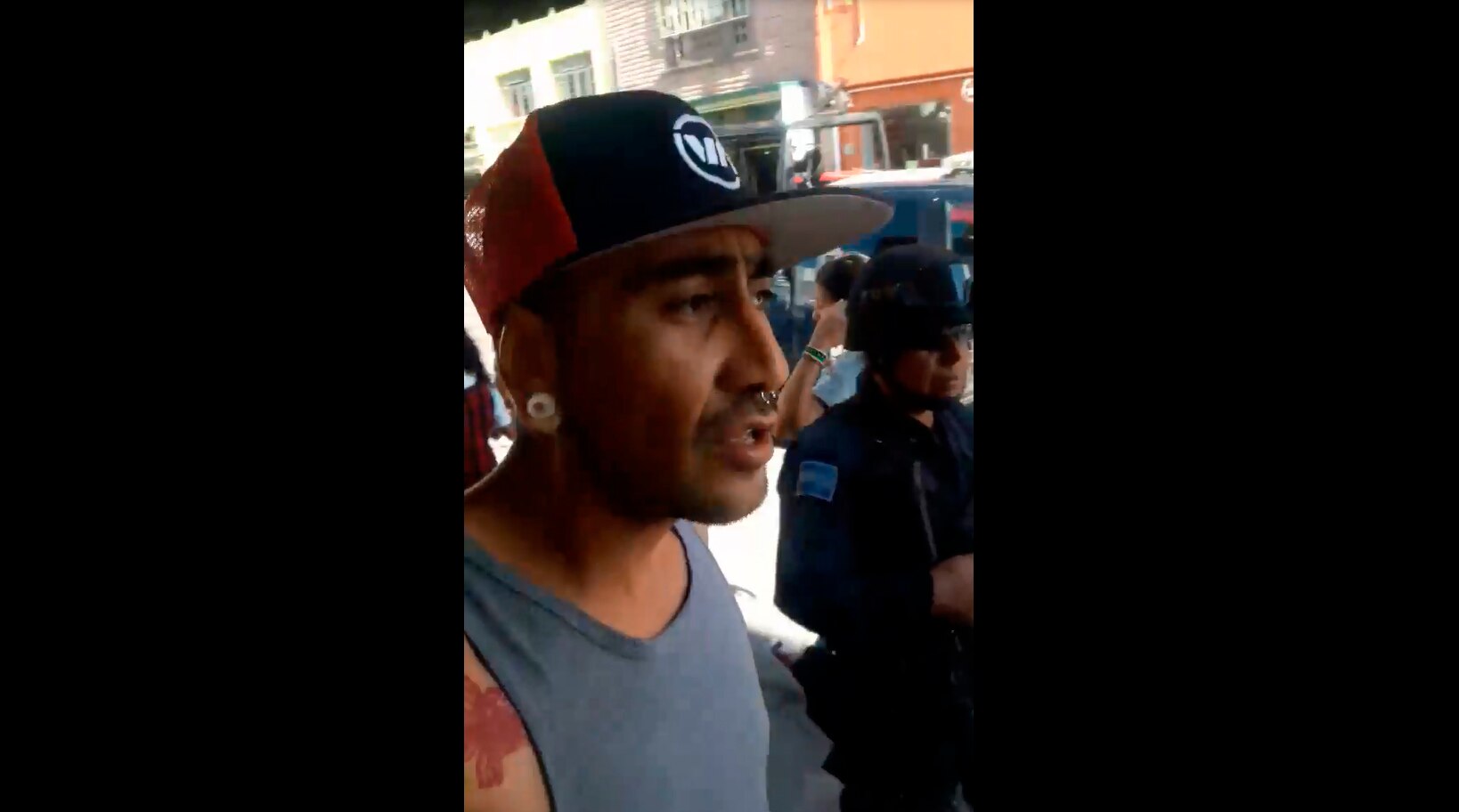 Policías federales discriminan a joven por “su aspecto de malandro”