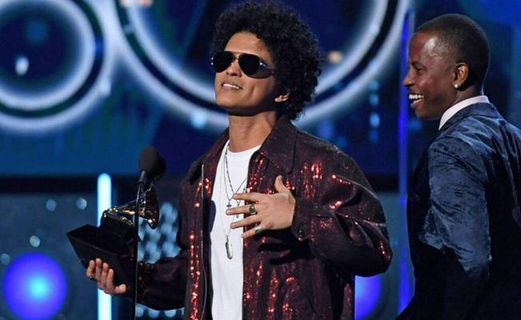 En enero de 2018, Bruno Mars ganó el Grammy de Grabación del Año FOTO: AFP