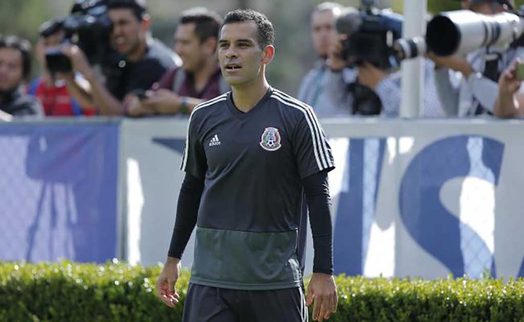 Rafa Márquez entrena sin patrocinio en su playera