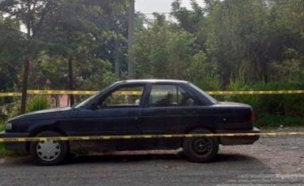 Abandonan cadáver dentro de vehículo