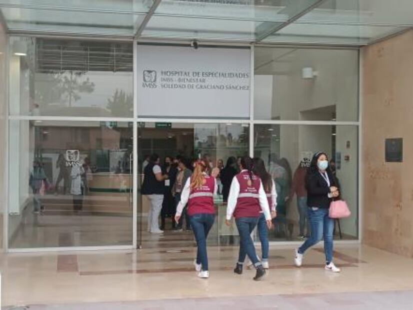 Entre protestas, AMLO encabeza entrega de Hospital General de Soledad al plan IMSS-Bienestar