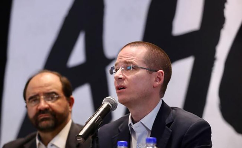 El aspirante presidencial de la coalición Por México al Frente, Ricardo Anaya Cortés, junto a Emilio Alvárez Icaza de la Iniciativa Ahora (Foto: Lucía Godínez / EL UNIVERSAL)