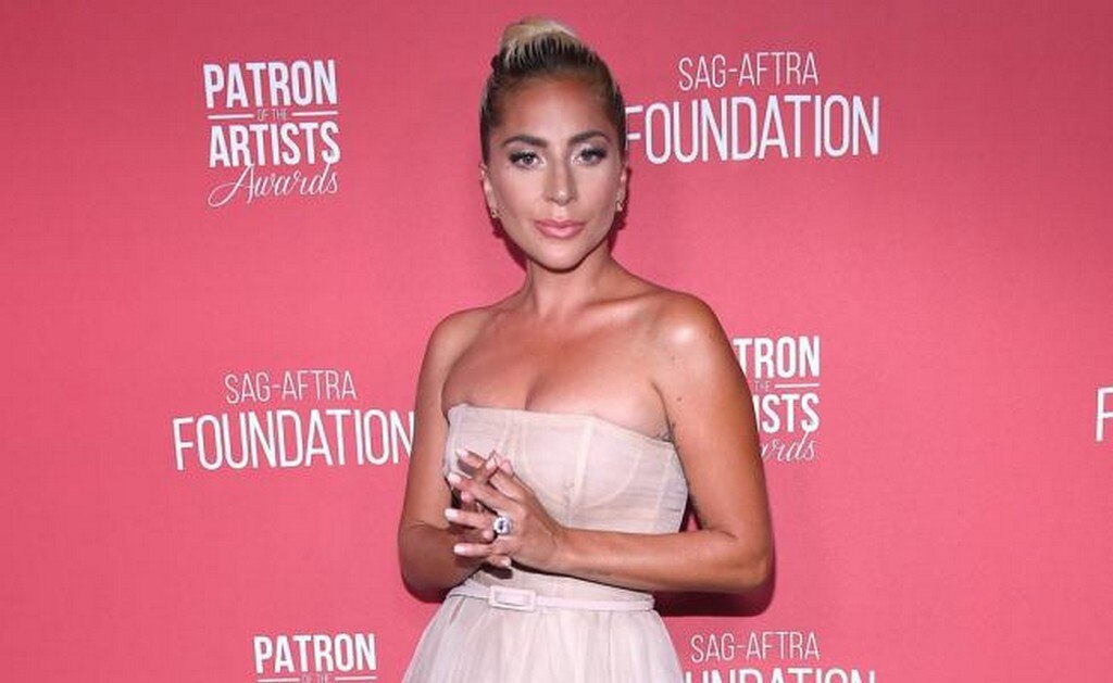  Lady Gaga agradece a bomberos forestales por combatir incendios en California