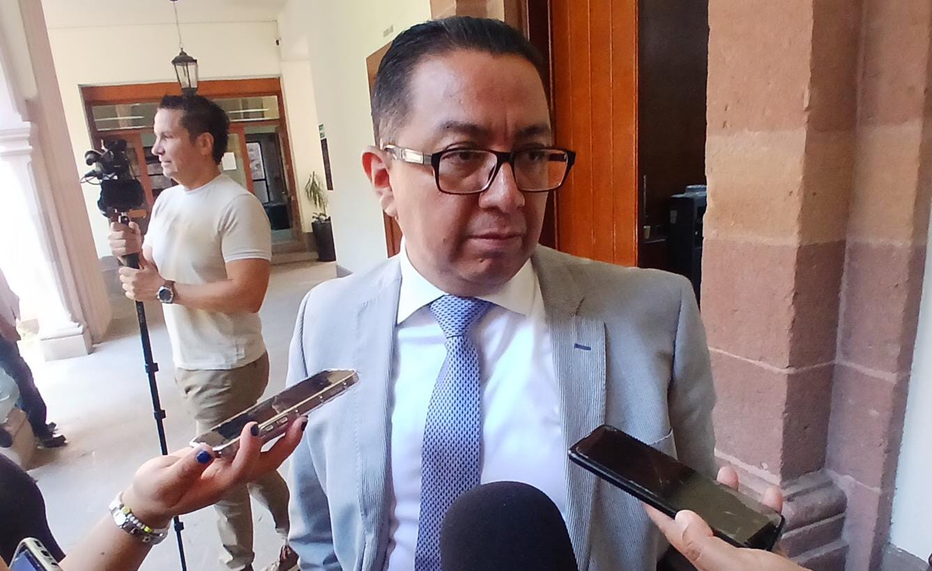 Magistrado Ángel Santiago responde a críticas por su bajo promedio. Foto: Samuel Estrada