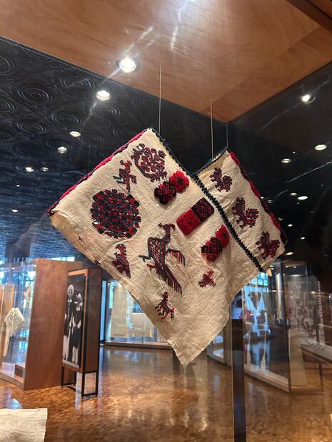 Quechquémitl de fibra natural. Foto: Museo Nacional de Antropología