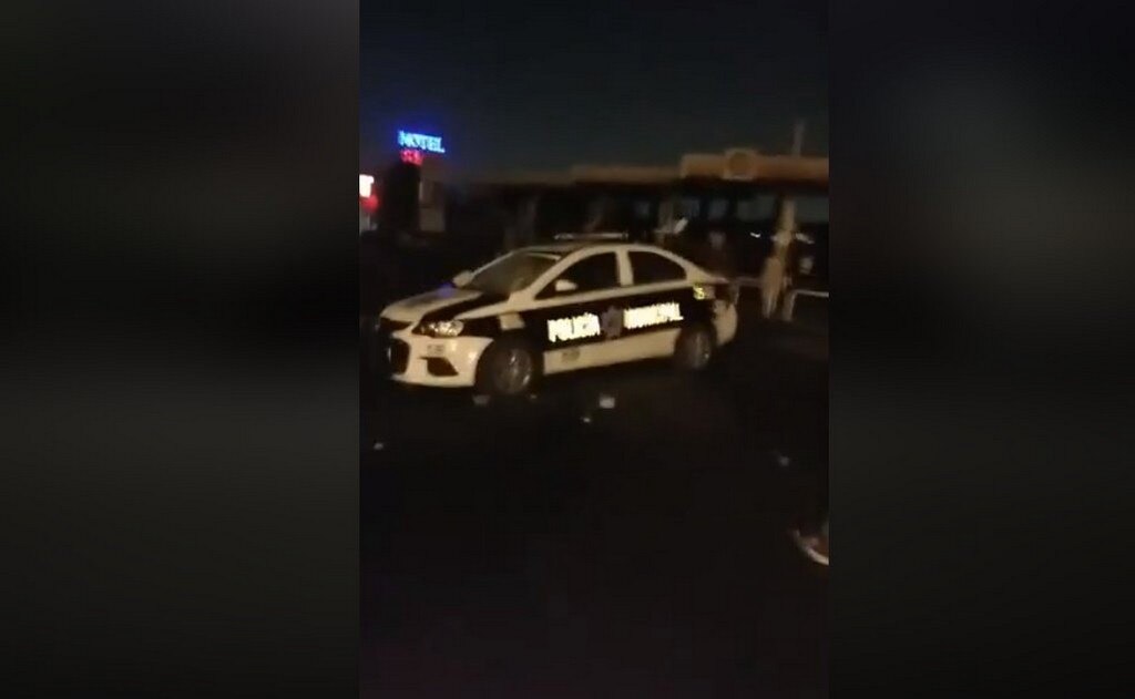 "Puro San Juanico, perros", gritan mientras apedrean patrulla