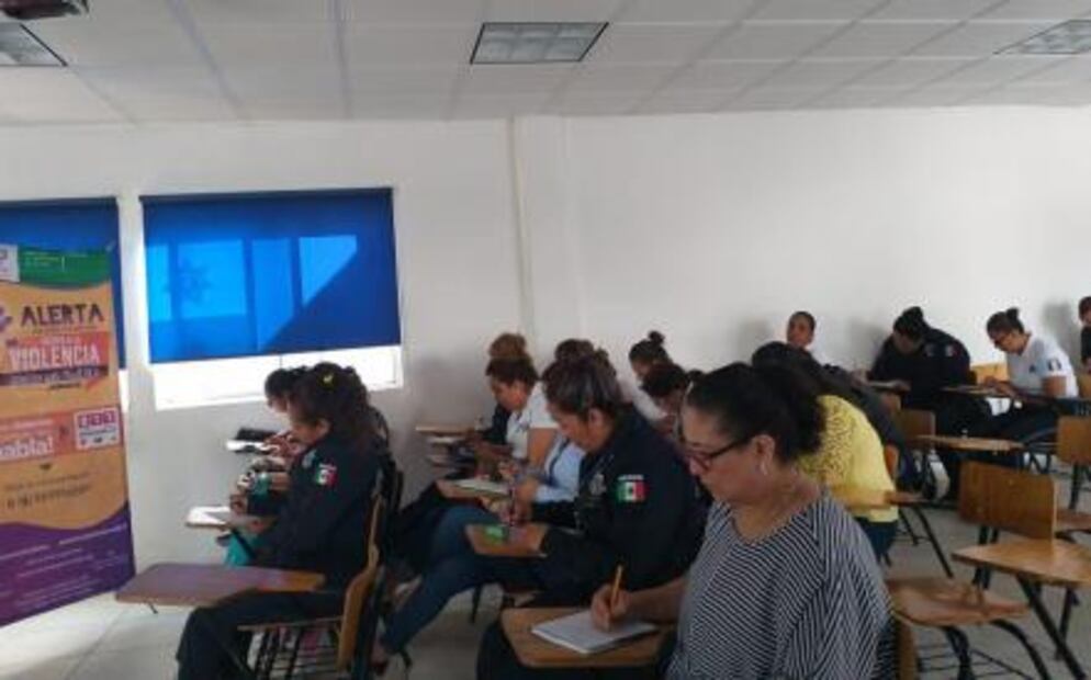 Capacitan a policías en materia de violencia y teoría de género 