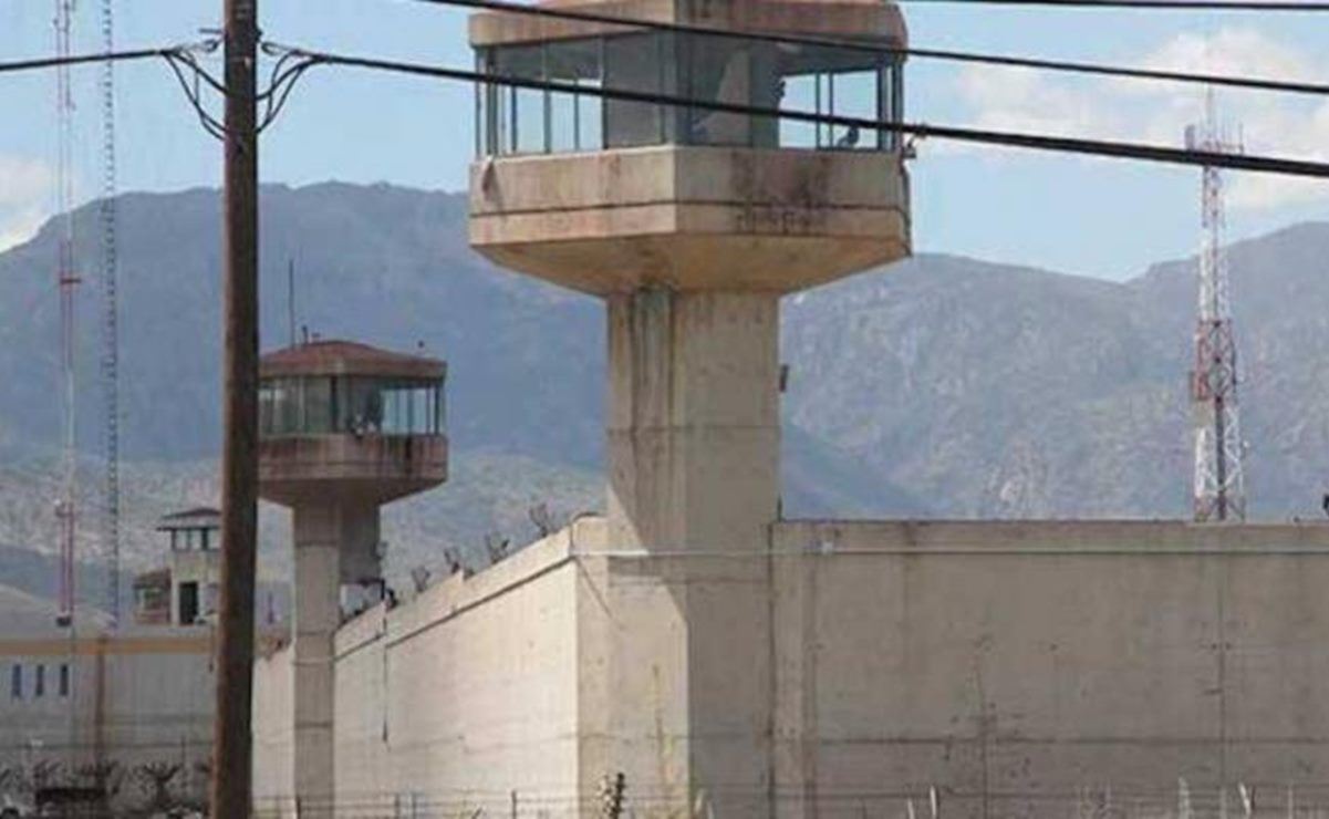 Adultos mayores de seis penales de SLP han recibido vacuna contra Covid